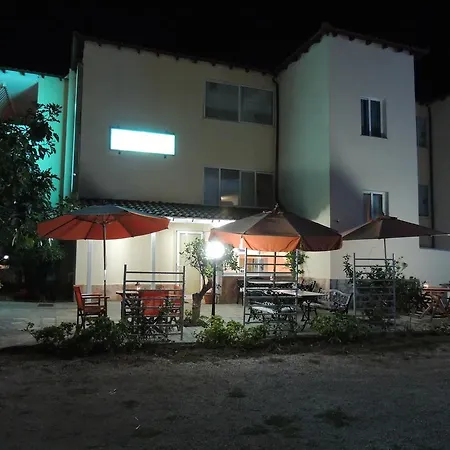 スタジオズ コスタ アパート *